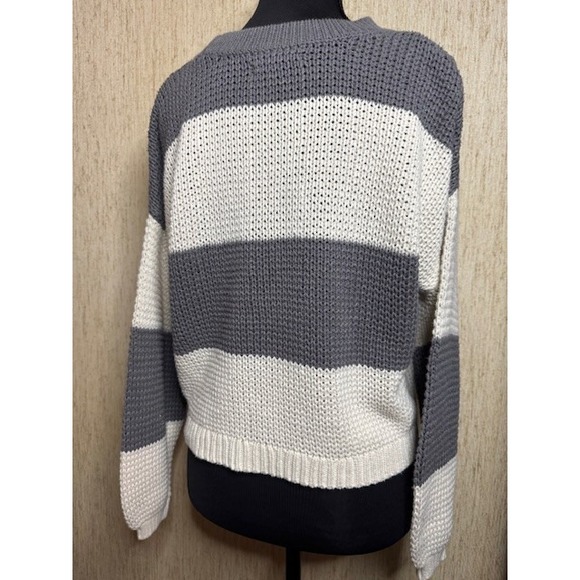American Eagle Women's Knit White/Gray Striped Sweater Size Small - Picture 3 of 4